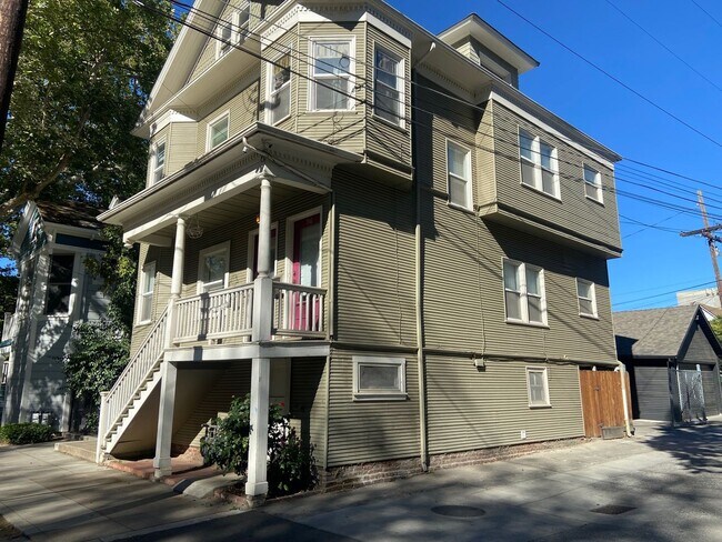 Building Photo - 2006003/85T