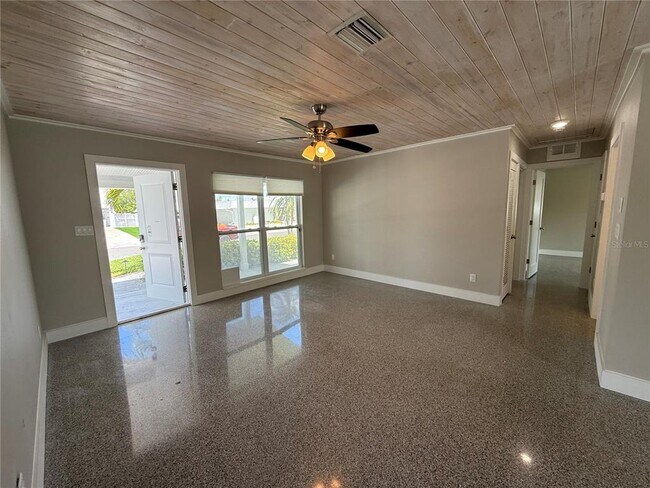 Building Photo - 3665 Belle Vista Dr E