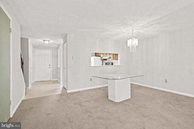 Building Photo - 1635 Forest Park Dr