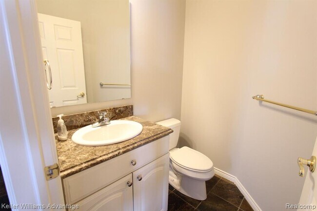 Building Photo - 18547 Clairmont Cir E