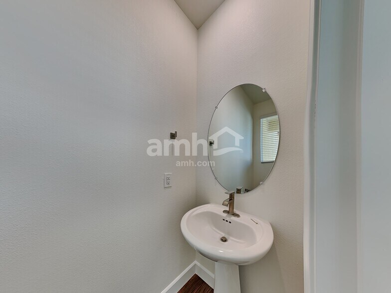 Building Photo - 6135 Theodore St