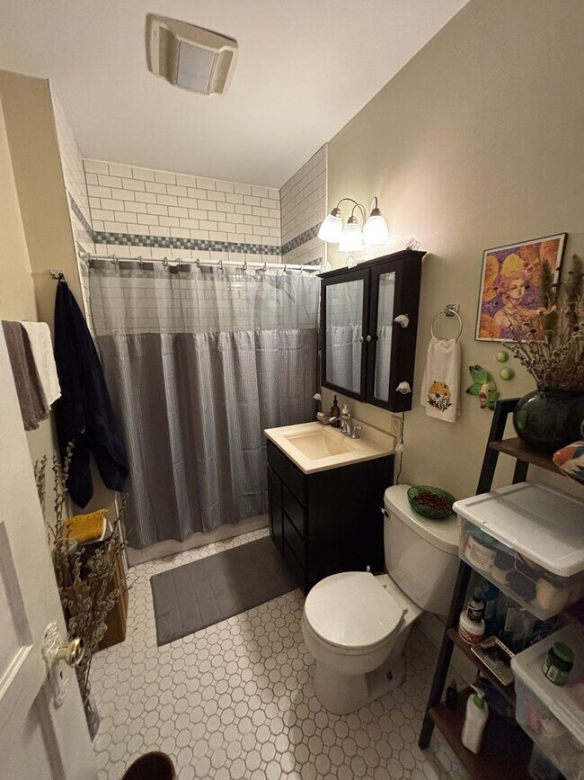 Building Photo - 2939-39B N Pierce St