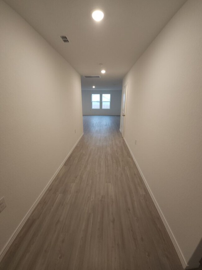 Building Photo - 1 Week Free rent Special! South Side of SA /VIDA community Brand New 4-bed, 2-bth home