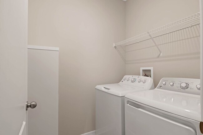 Building Photo - Spacious, Nearly New and Gated 3/2.5/2 Plu...