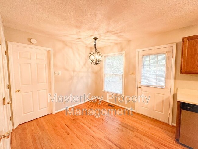 Building Photo - 3632 Manford Dr