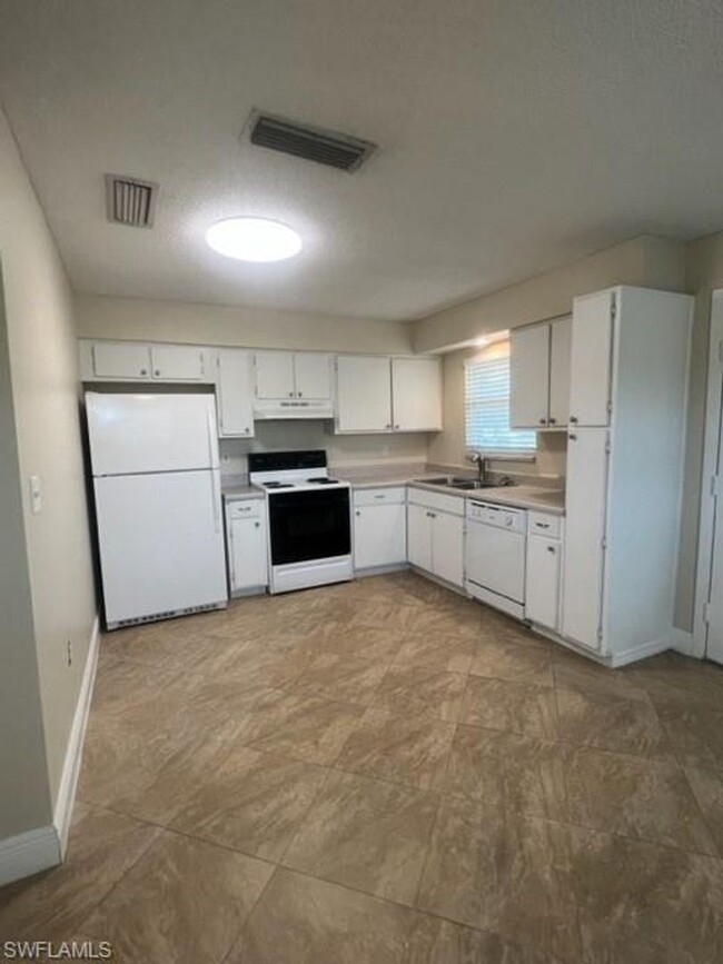 Building Photo - ANNUAL RENTAL - 1 BED/1 BATH AT POINCIANA