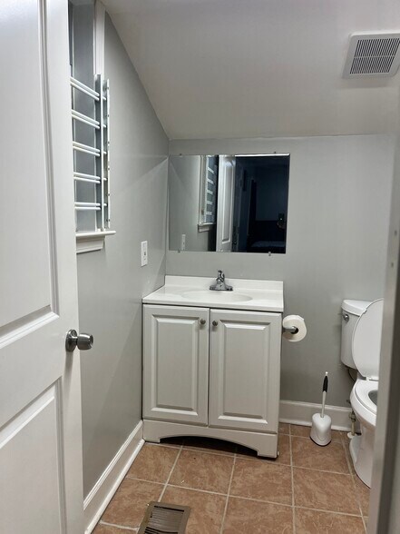 Building Photo - 761 Kennolia Dr SW