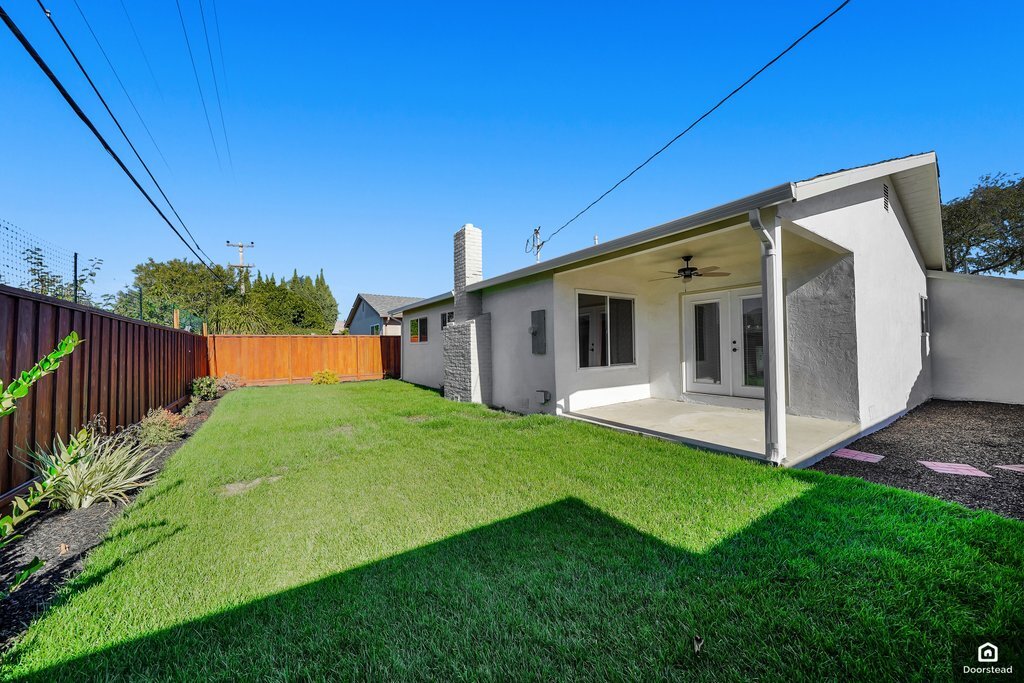 Building Photo - 25579 Calaroga Ave