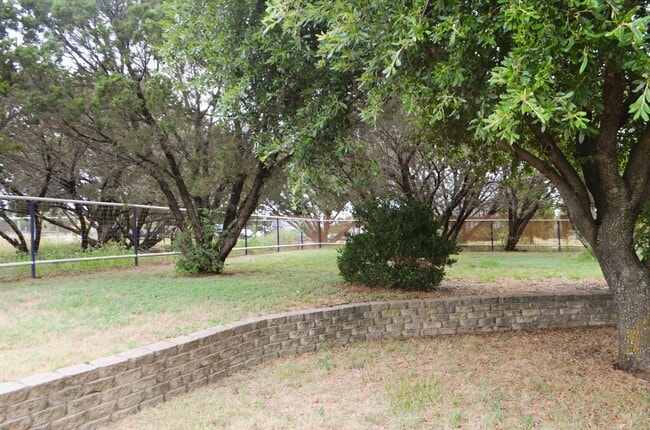 Building Photo - Country setting... on 2.69 acres!