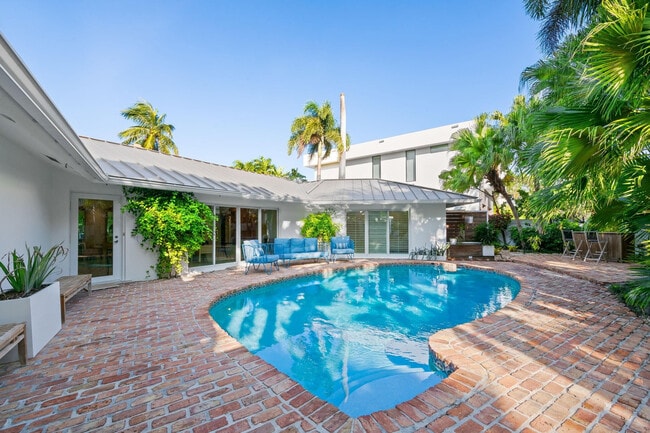 Building Photo - 2809 NE 25th St