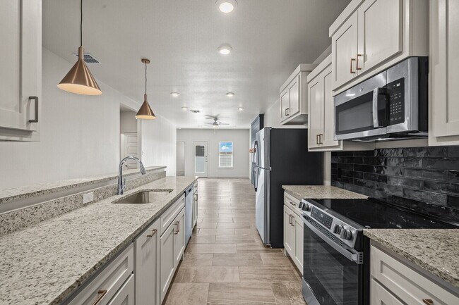 Building Photo - New Construction in Iron Horse!