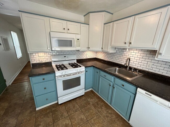 Building Photo - 6 month lease-3335 P Street-3bed/2bath