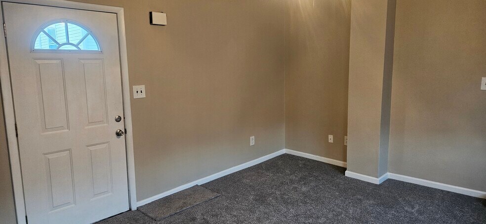 Building Photo - 225 Bay Ave