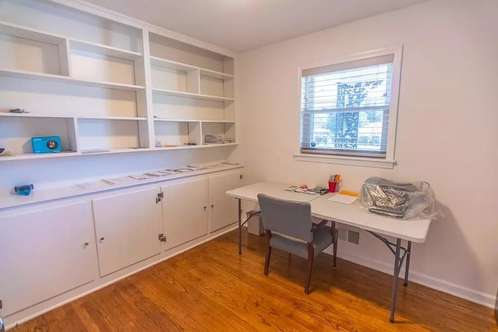 Building Photo - 614 Camellia St NE