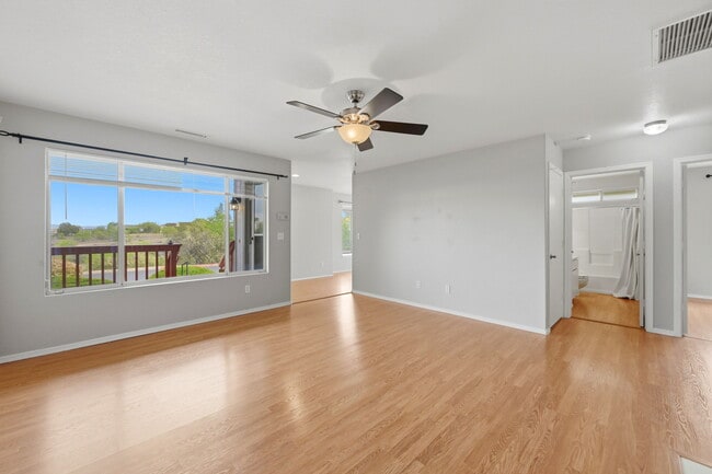 Building Photo - 3150 Cascades Ct