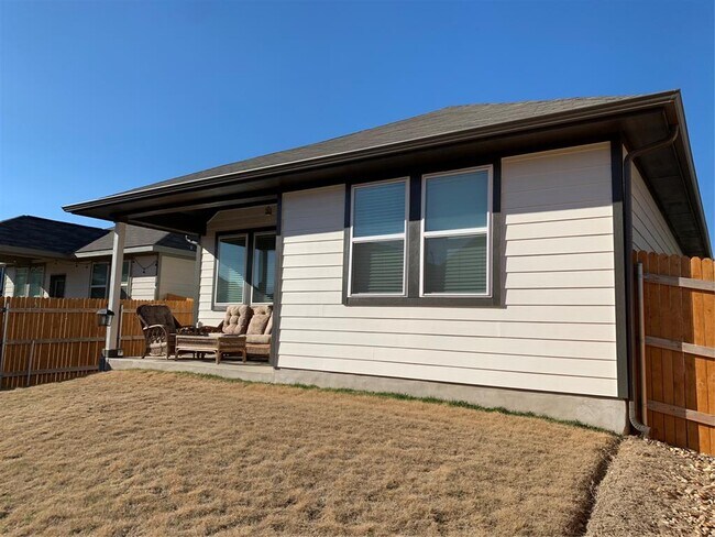 Building Photo - 2420 Danbury Ln