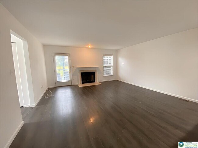 Building Photo - 2150 Rolling Meadow Dr
