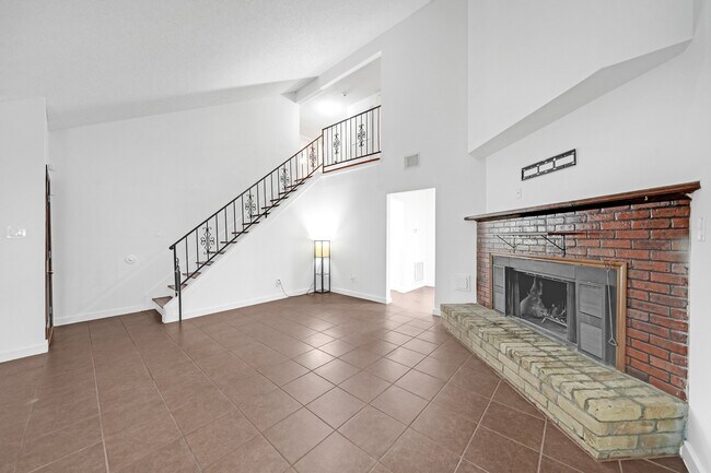 Building Photo - 635 Walston Ln