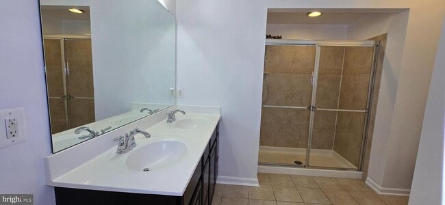 Building Photo - 5658 Virginia Ln