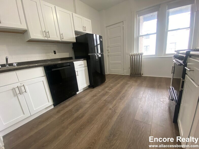 Building Photo - 1375 Commonwealth Ave