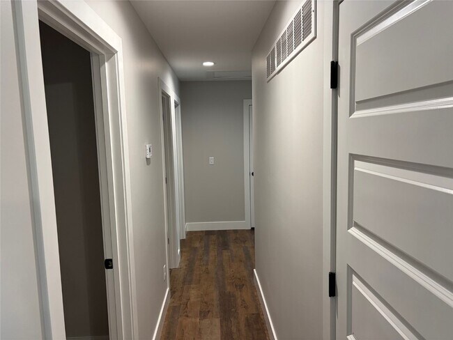 Building Photo - 1158 Marathon Dr