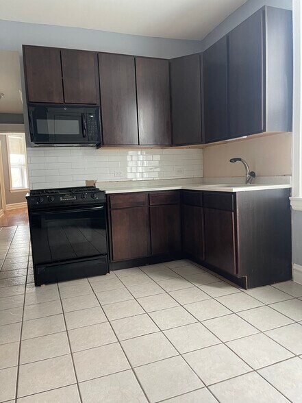 Building Photo - 2532 S Albany Ave