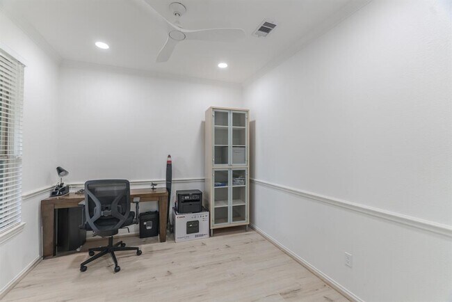 Building Photo - 19 Nagshead Pl