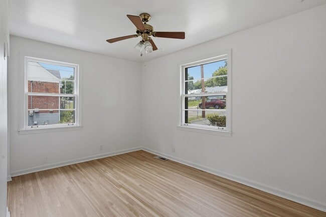 Building Photo - Donelson mid-mod ranch with full unfinished basement workshop, large yard, 3 BR 1 Bath, 20 minute...