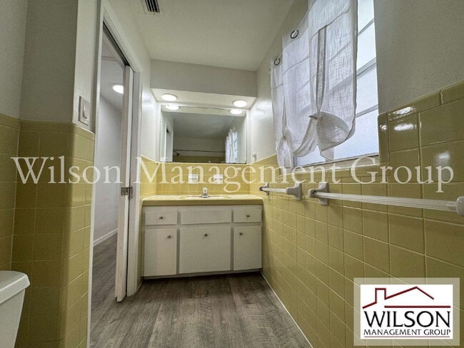 Building Photo - 629 Rugby St