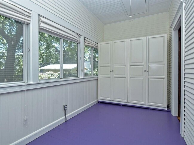 Building Photo - 403 W 37th St