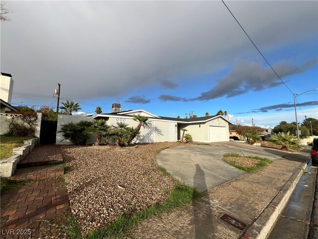 Building Photo - 3140 Hebard Dr