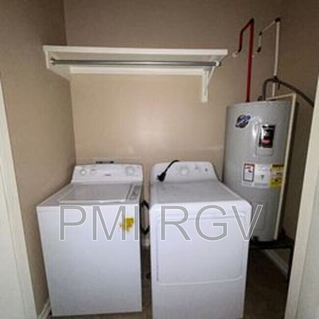 Building Photo - 2601 E Garfield Ave