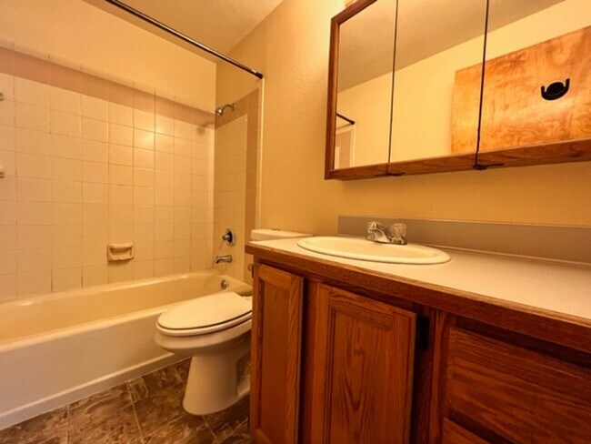 Building Photo - Beautiful Home in Boise!  *Special $300 OF...
