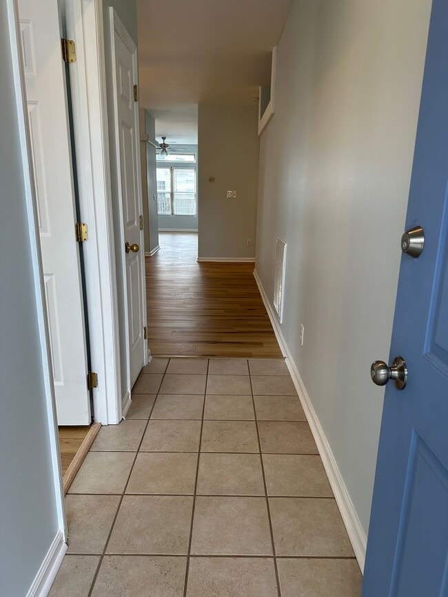 Building Photo - Beautiful 3 BR, 2 Bath House! Finished Garage, Fenced Backyard, Masterson Station Area