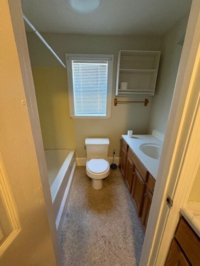 Building Photo - 166 Church St