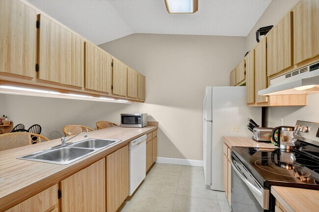 Building Photo - 15 Farnworth Dr