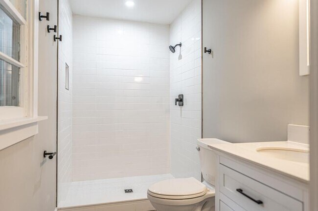 Building Photo - 440 W Maine Ave