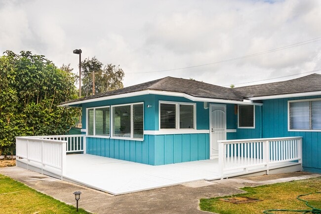 Building Photo - Oceanfront Malaekahana 3 bed / 2 bath Reno...