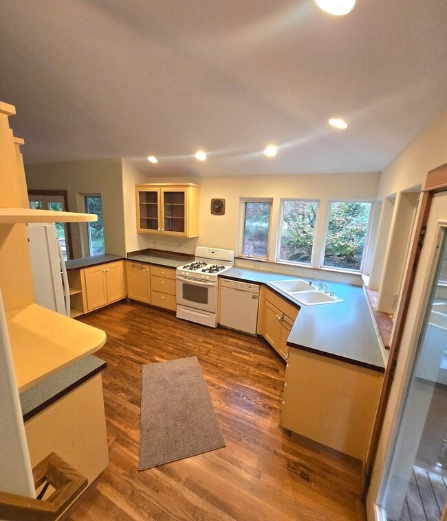 Building Photo - 2 Bedroom, 2 Bathroom Home For Rent in the...