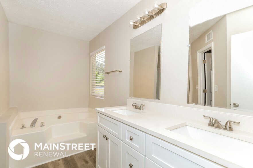 Building Photo - 5541 Panola Pl