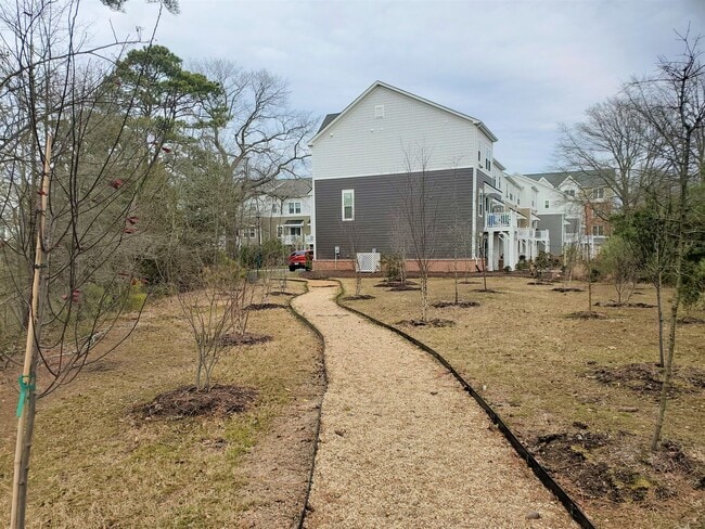Building Photo - 594 Westport St