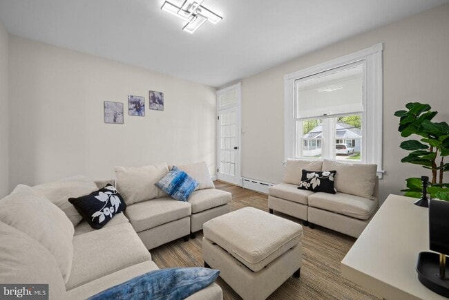 Building Photo - 7608 Chelwynde Ave