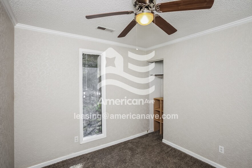 Building Photo - 111 Glenwood Dr