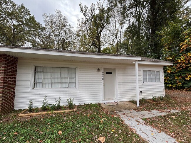 Primary Photo - 604 Murphree St