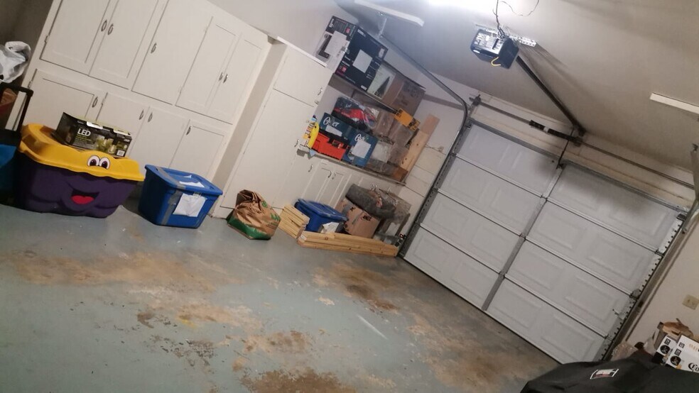 Garage with storage - 307 N 38 1/2 St