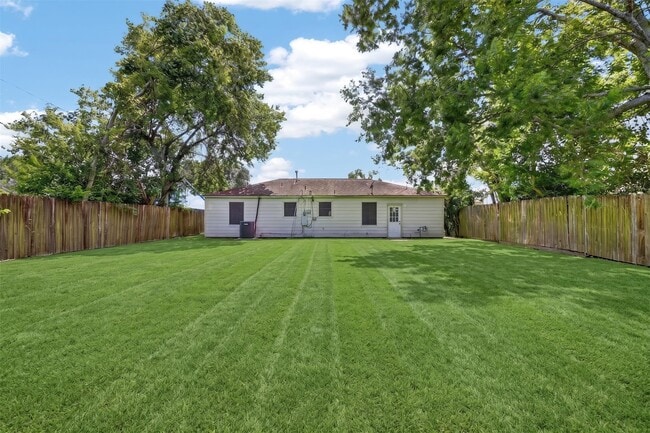 Building Photo - 9211 Clearway Dr