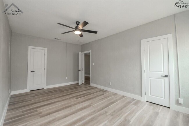 Building Photo - 2130 1/2 Ave H