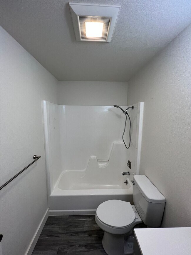 Building Photo - 3648 SE 108th Ave