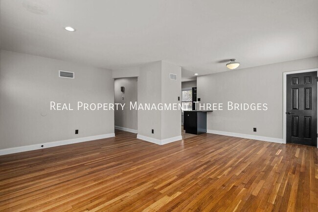 Building Photo - 110 Birchwood Dr
