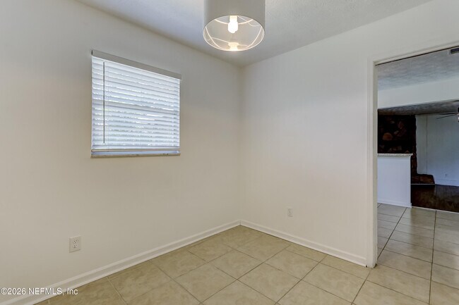 Building Photo - 166 Vanderford Rd W